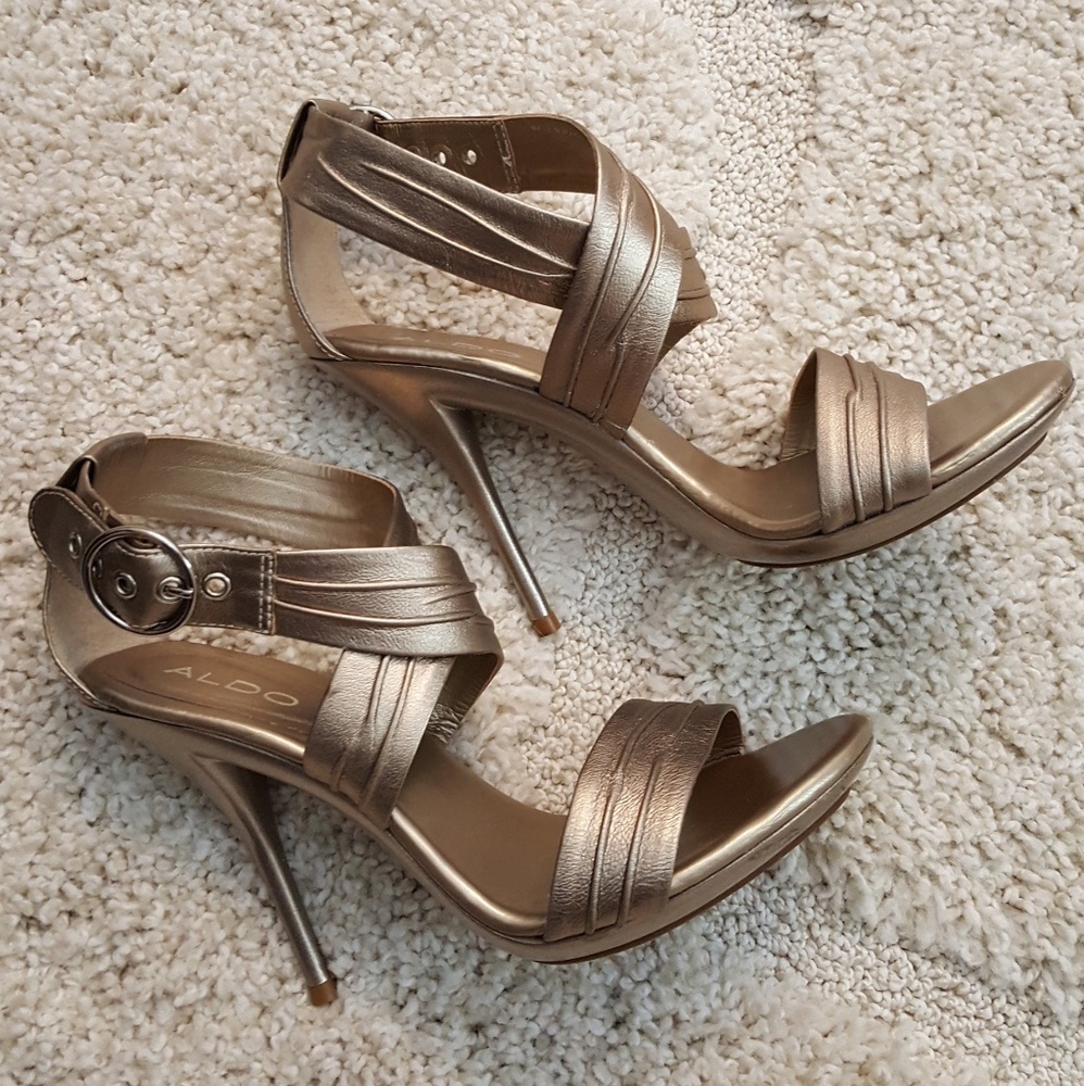 Aldo Gold Leather Heel Buckle Closure Size 7 - Picture 2 of 7
